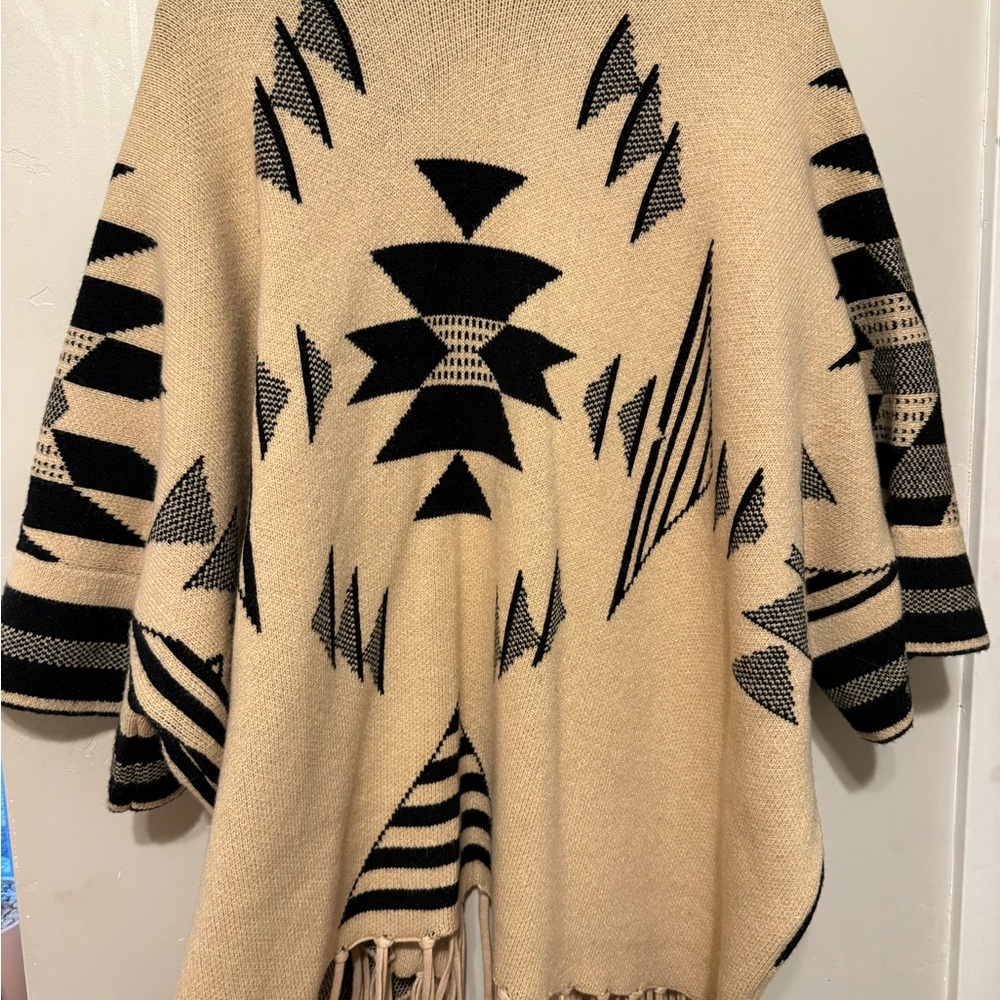 Geometric Patterned Sweater - Black and Tan